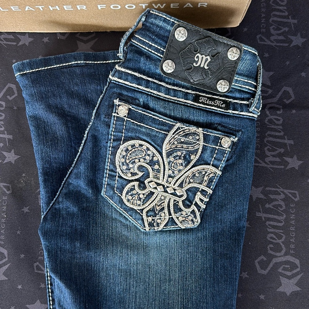 Miss Me Jeans. Rhinestone pockets.